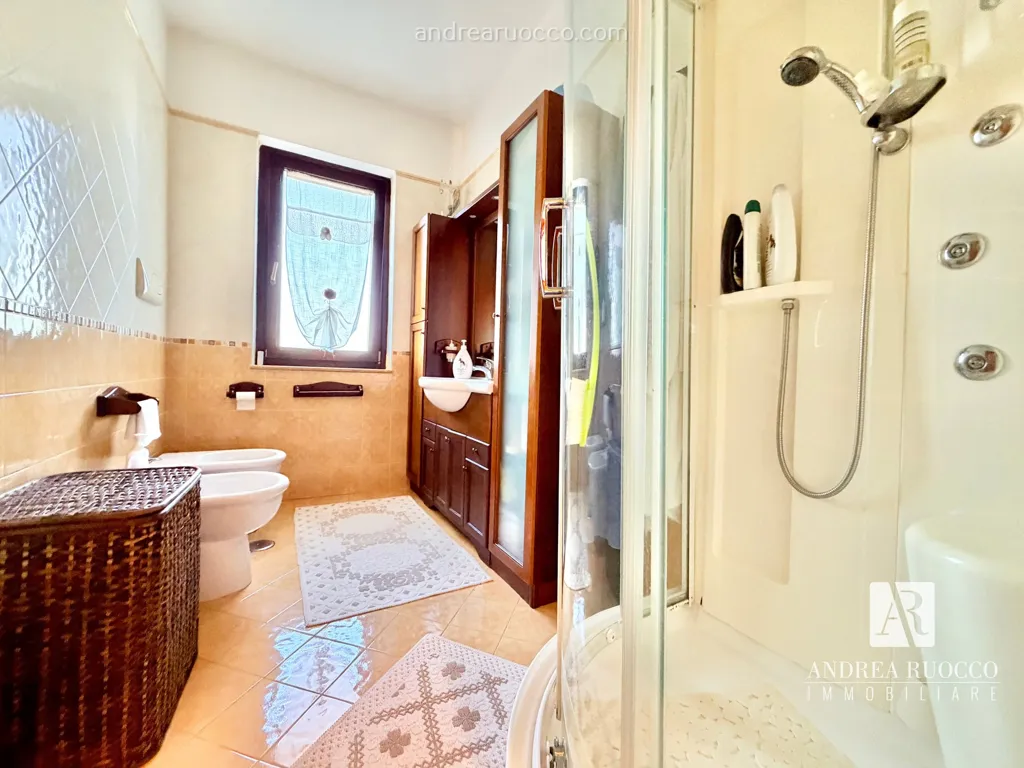 Salles de bain - Semi-Detached Villa with Office in Paestum