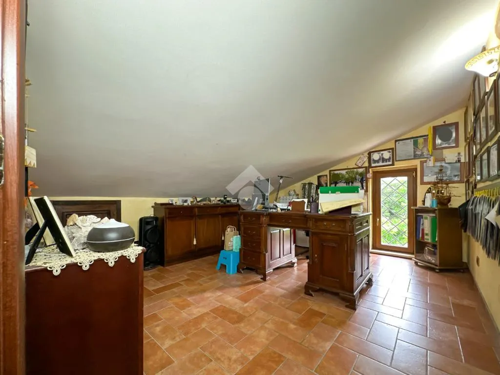 Bureau - 4-Room Apartment with Balcony in Monte Compatri