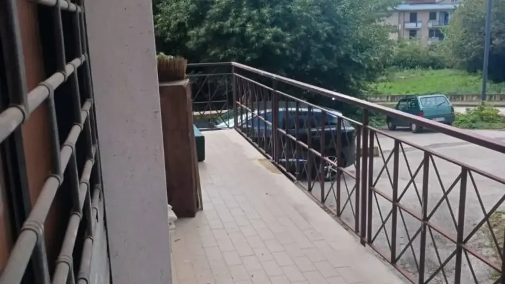 Rõdu - Two-Bedroom Apartment with Balcony in Avellino