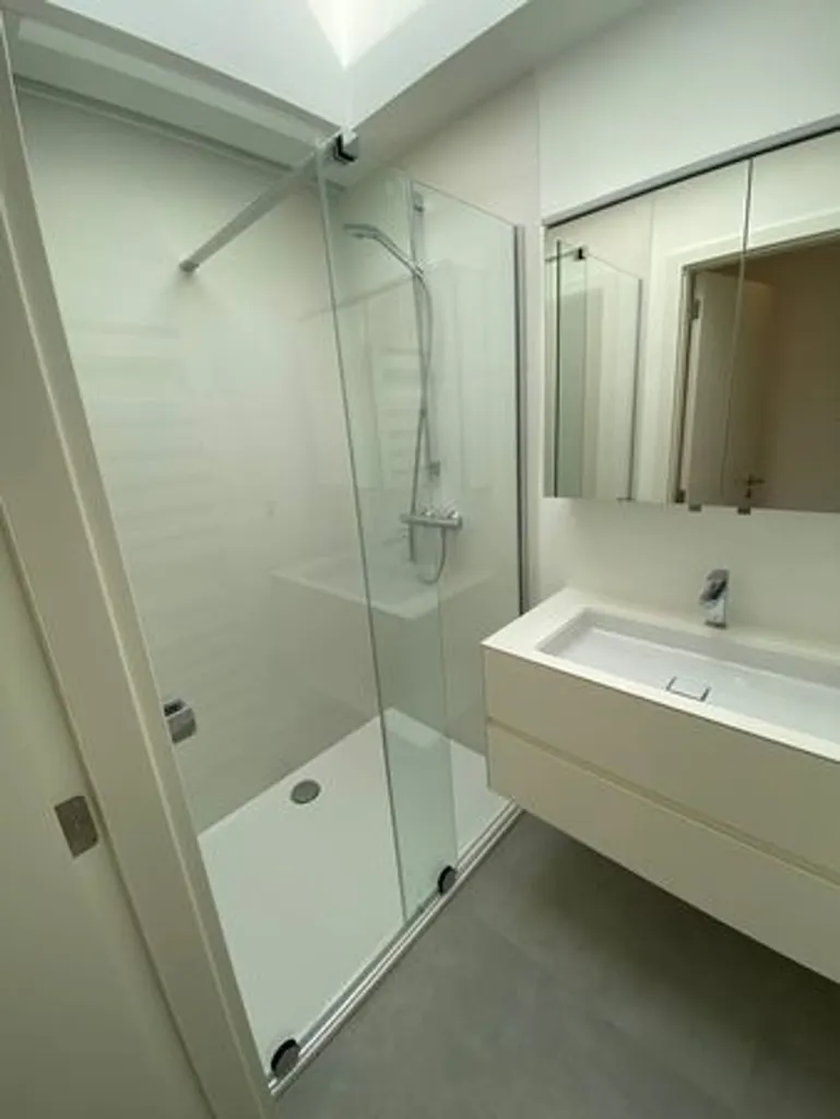 Vannitoad - New Apartment with Panoramic View in Esneux