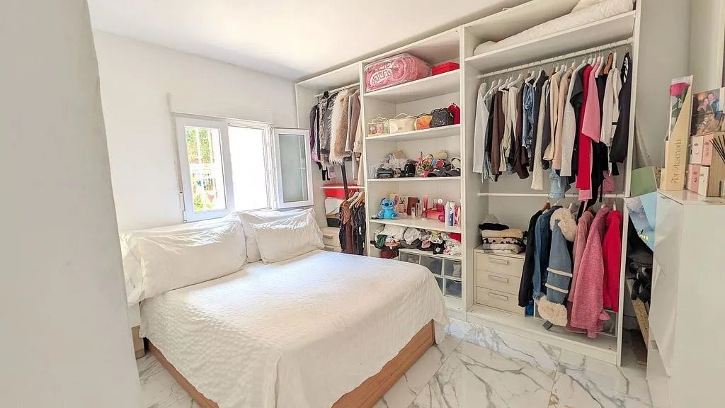Pièces - 3-Bedroom Flat with Terrace in La Unión