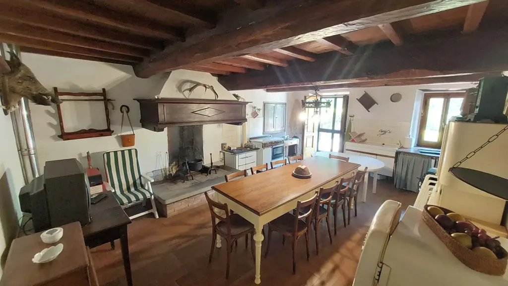 Söögituba - Rustic Property with Two Apartments in San Godenzo