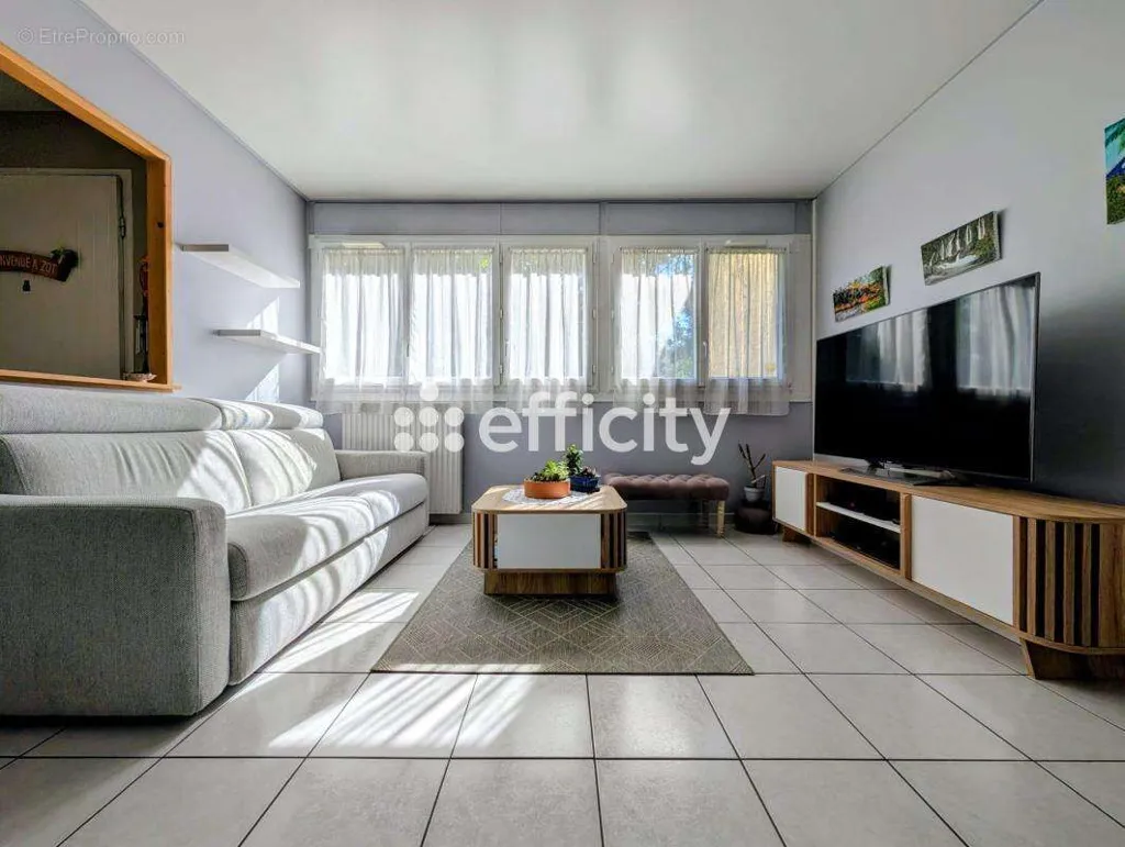 Séjour - Appartement avec Jardin et Terrasse au Calme à Ormesson