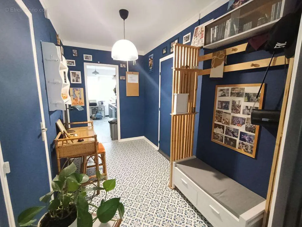 hallway_entrance