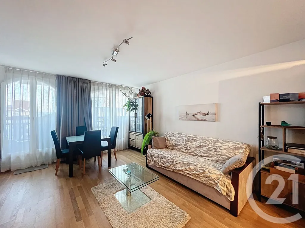 Living Room - 2-Bedroom Apartment with Balcony in Arcachon