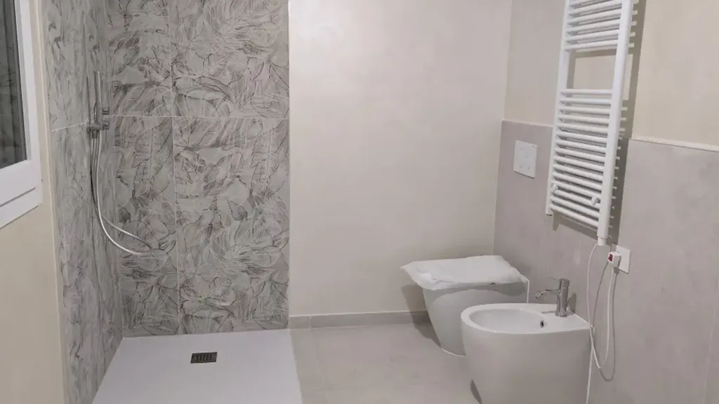Bathrooms - Trilocale with Eco-Friendly Features in Montichiari