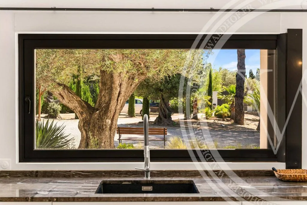 Cuisine - Villa Luxueuse avec Piscine à Saint-Tropez