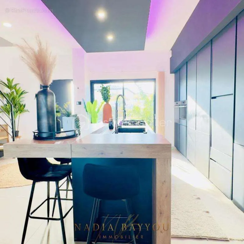 Kitchen - Contemporary Villa with Panoramic View in Exclusive Setting