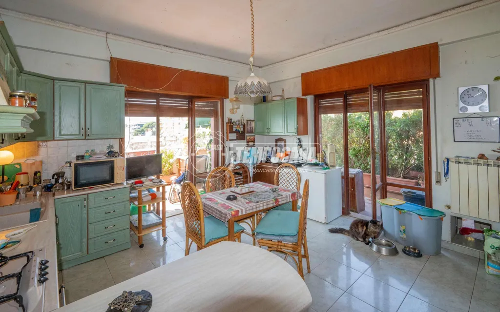 Cuisine - First Floor Flat with Sea View Terrace in Messina