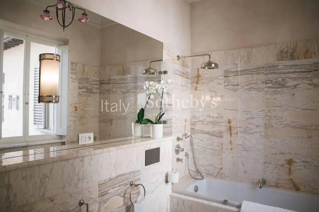 Vannitoad - Renovated Apartment with Terrace in Oltrarno