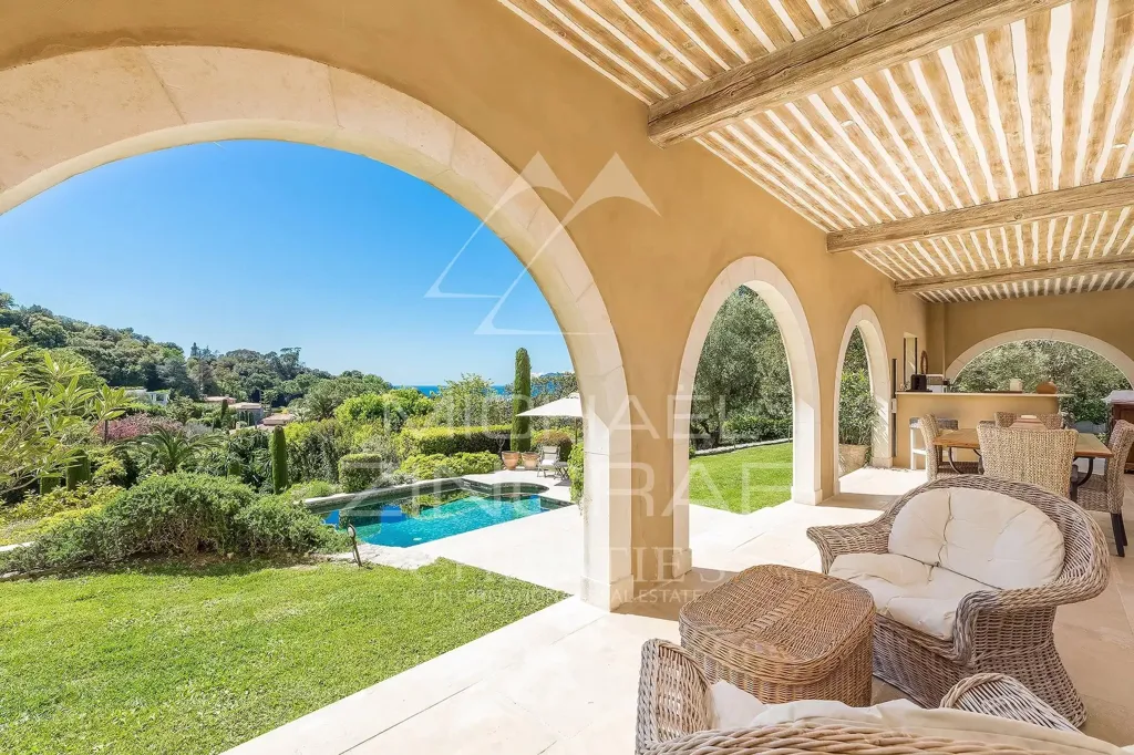 Terrace - Tuscan-Style Villa with Sea View in Cannes