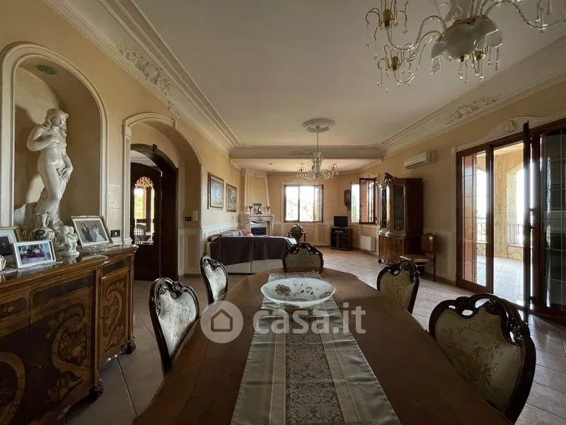 Salle à manger - Villa with Multiple Apartments in Ravanusa