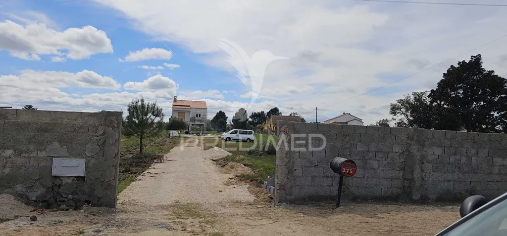 Jardin - Mixed Use Property with Pool in Remodelable House
