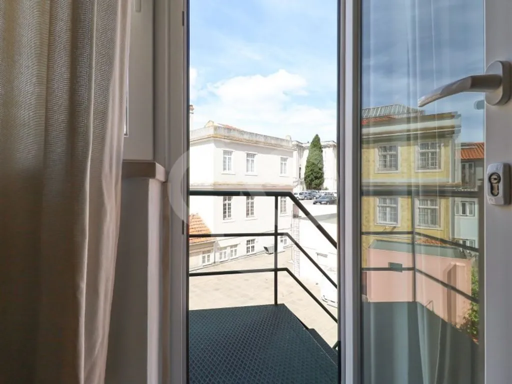 Balcon - 2-Bedroom Flat with Balcony in Largo do Rato, Lisbon