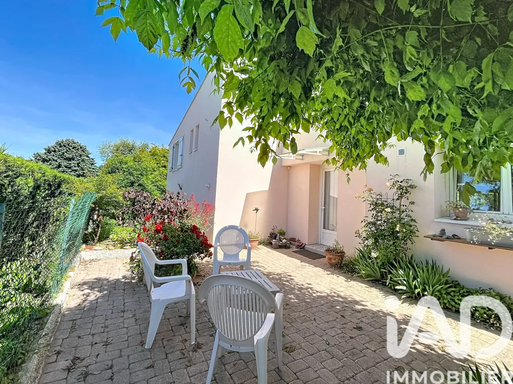 Terrass - Traditional House with Pool in Brignais
