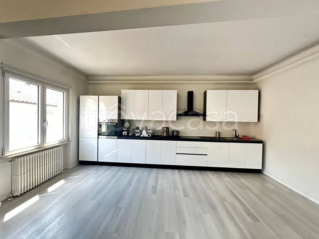 Cucina - Appartamento ristrutturato con terrazza a Galliate