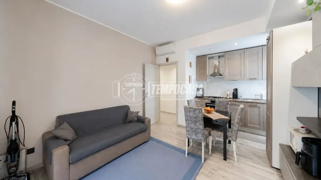 Séjour - Modernised Three-Bedroom Apartment in Muggiò