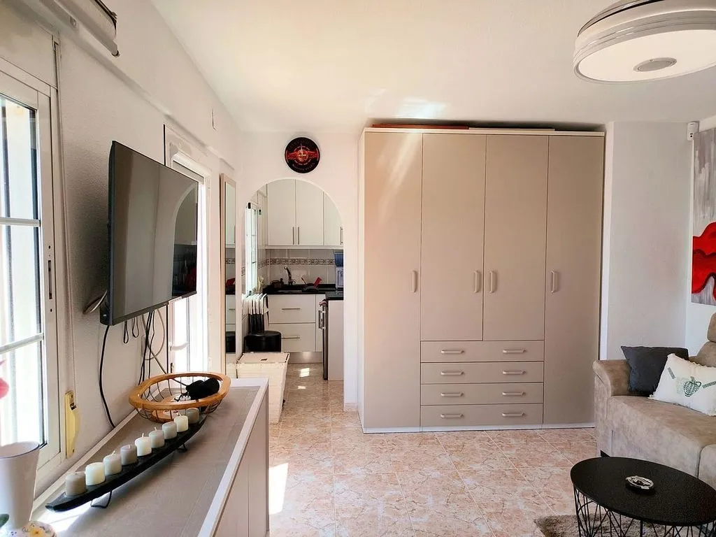 Elutuba - Three-Bedroom House with Pool in Jacarilla