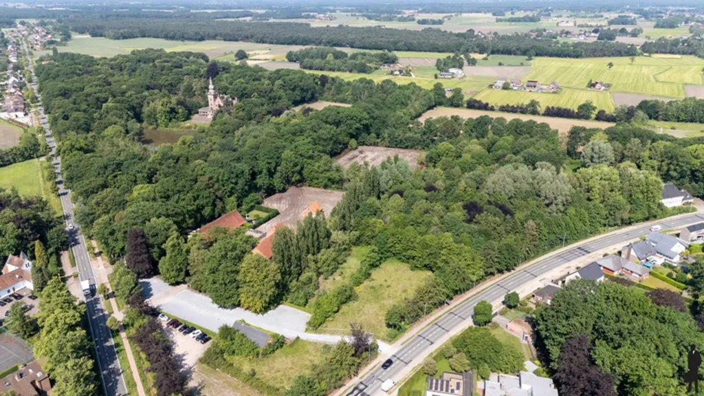 Vue aérienne - Domaine 'Klein Hoef' avec Brasserie à Retie