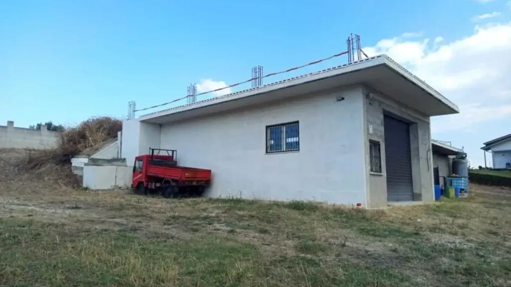 Välivaade - Warehouse with Workshop in Lanciano