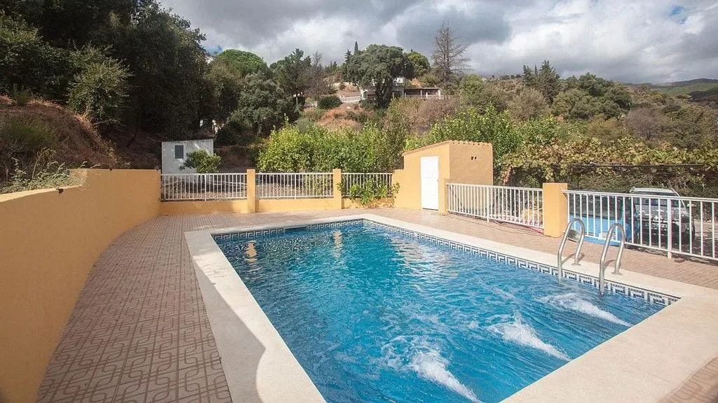 Bassein - Rural House with Pool in Estepona