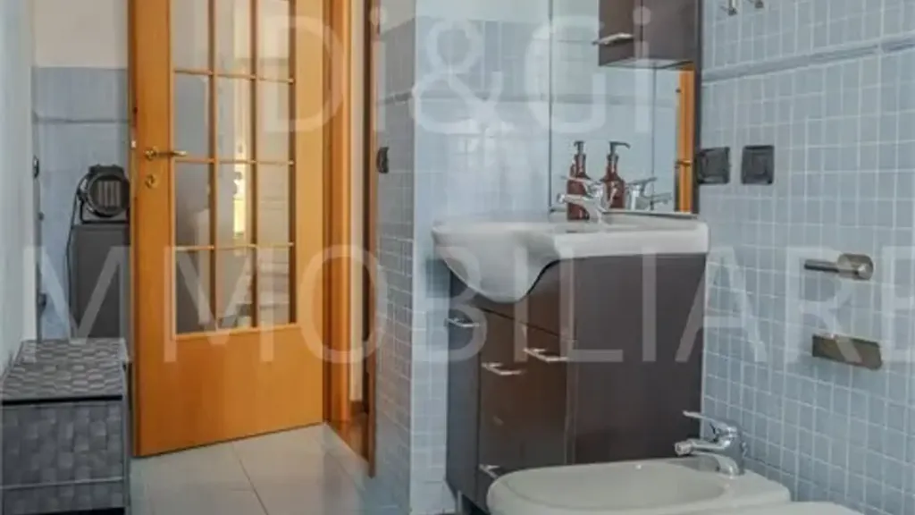 Salles de bain - Spacious 2-Bedroom Apartment with Terrace in Albenga