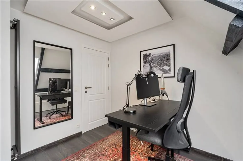 Kabinet - Duplex with Balcony near Autoroute in Town Centre