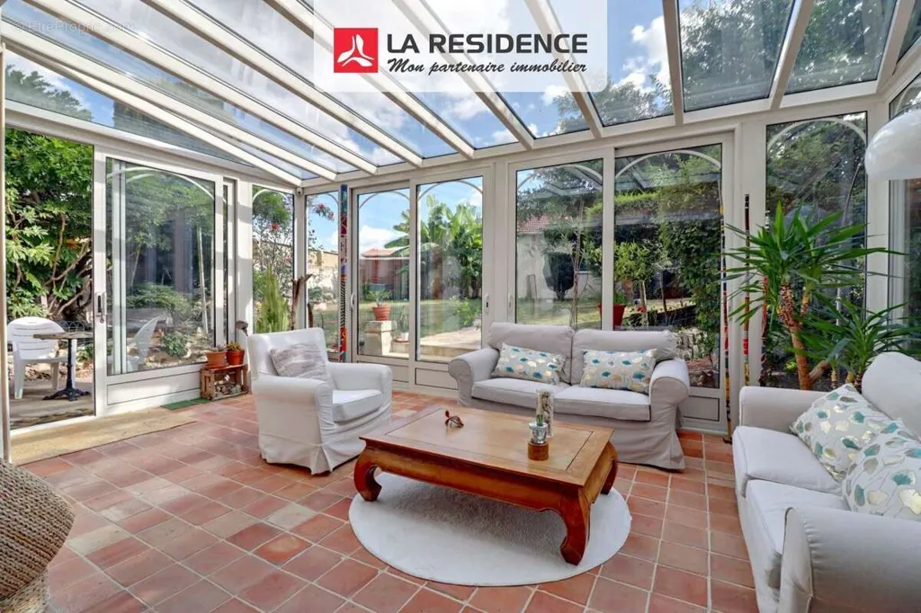 Terrass - Charming House with Garage in Maule Centre