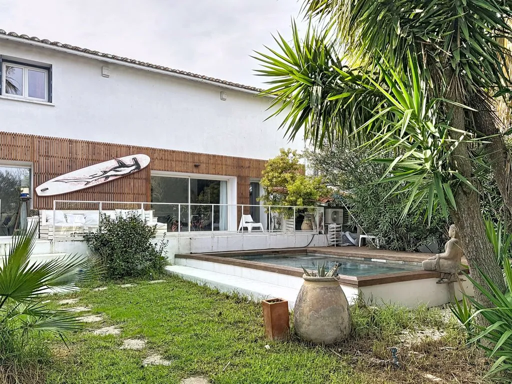 Bassein - Renovated Farmhouse with Pool in Mas Llaro