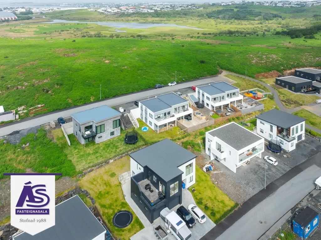 Vista aerea - Newly Built Duplex with Garden in Skarðshlíð