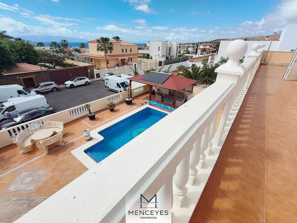 Bassein - Villa with Pool and Terrace in Callao Salvaje