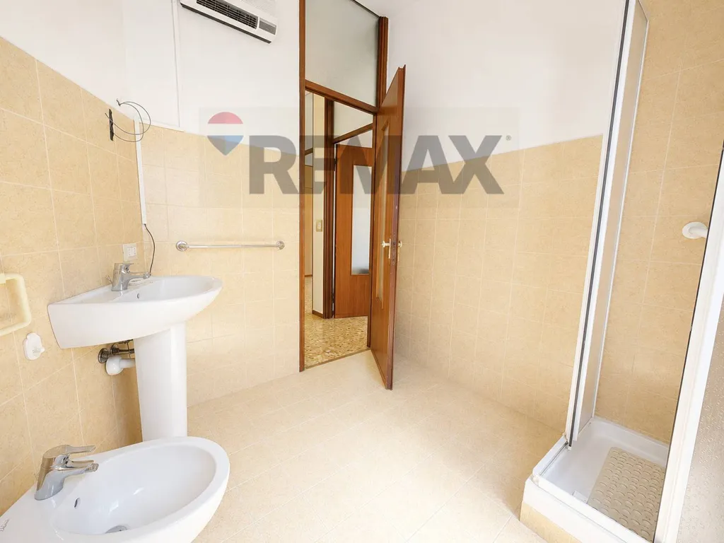 Bagni - Triplex with Box in San Martino, Novara