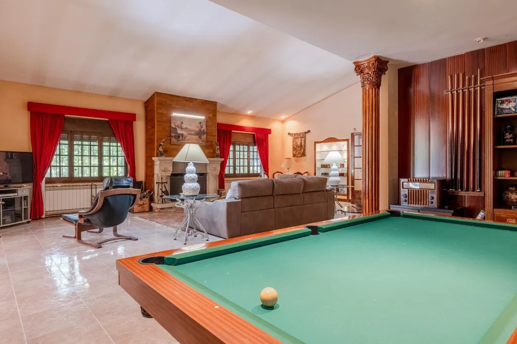 Pièces - Classic Style Villa with Pool in Caldes de Malavella