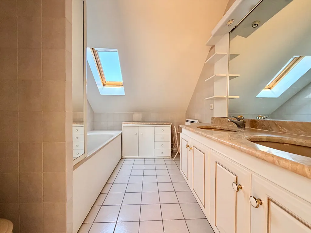 Vannitoad - Duplex Flat with Balcony in Nanterre