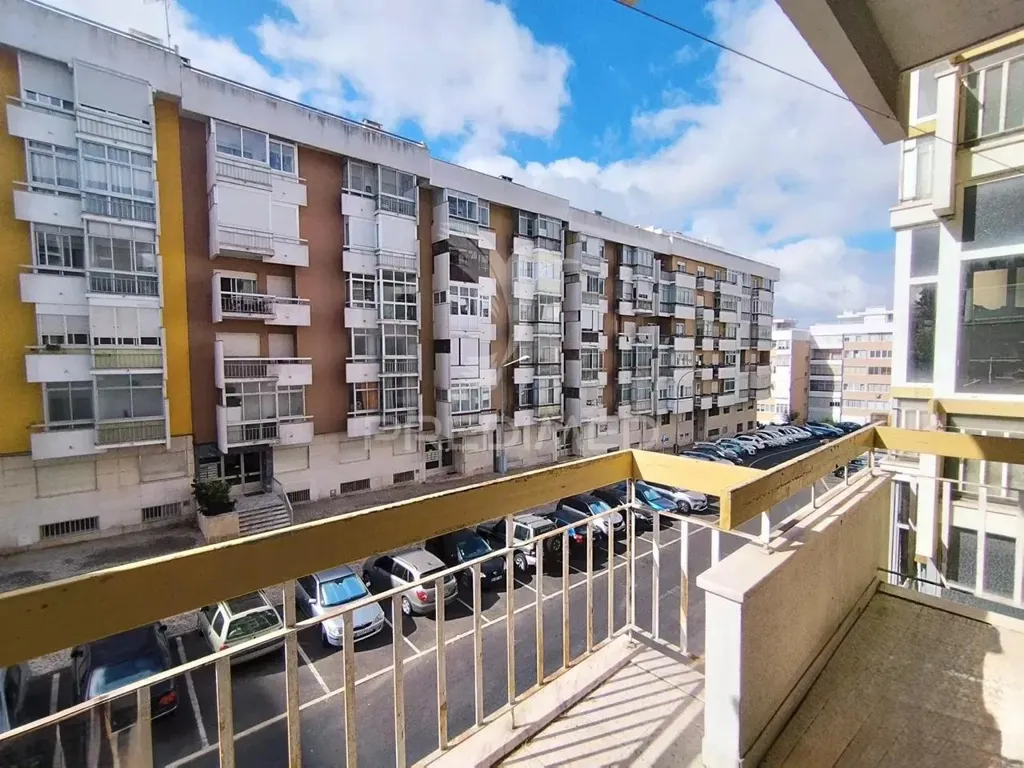Balcon - Renovated T2 Apartment in Oeiras Centre