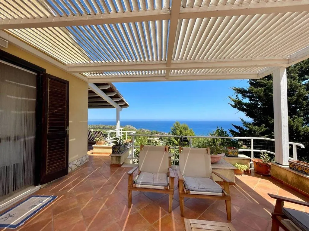 Terrace - Luxury Villa with Sea View in Conza, Sicily