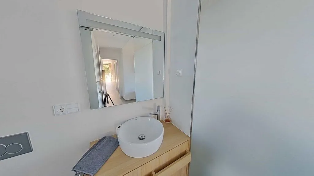 Salles de bain - Modern Apartment with Terrace in Golf Resort