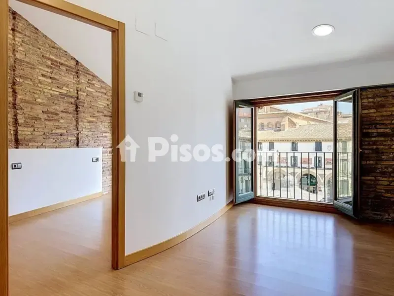 Pièces - Duplex with Balcony Views in Tudela