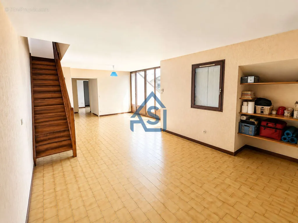 Séjour - Appartement T5 en Triplex avec Terrasses et Parking Privatif