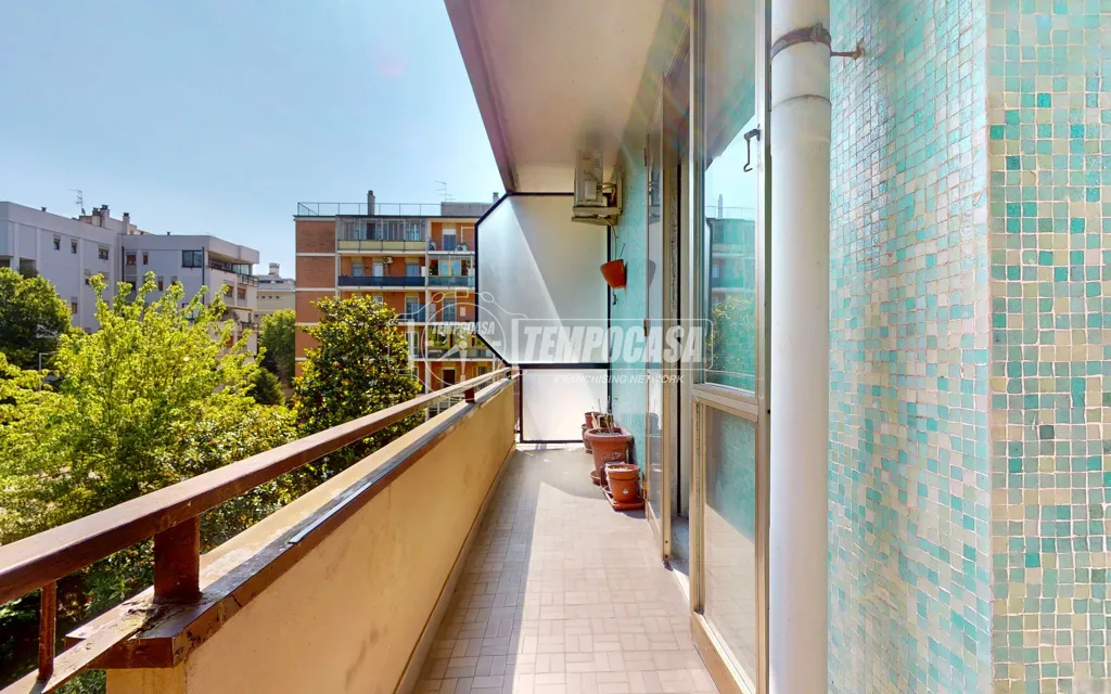 Balcony - Trilocale with Lake View in Mantua