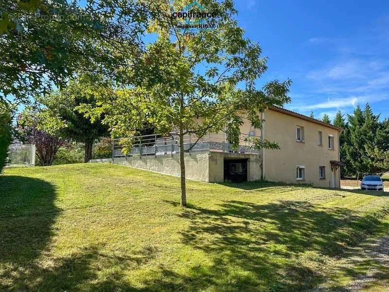 Extérieur - Maison avec Piscine et Jardin à Saint-Sylvestre-sur-Lot