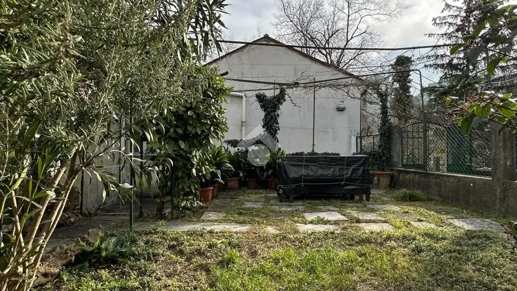 Aed - Independent House with Courtyard in Trieste