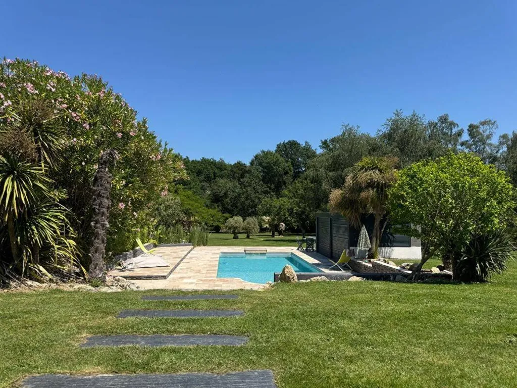 Piscine - Maison d'Architecte avec Piscine à Salleboeuf