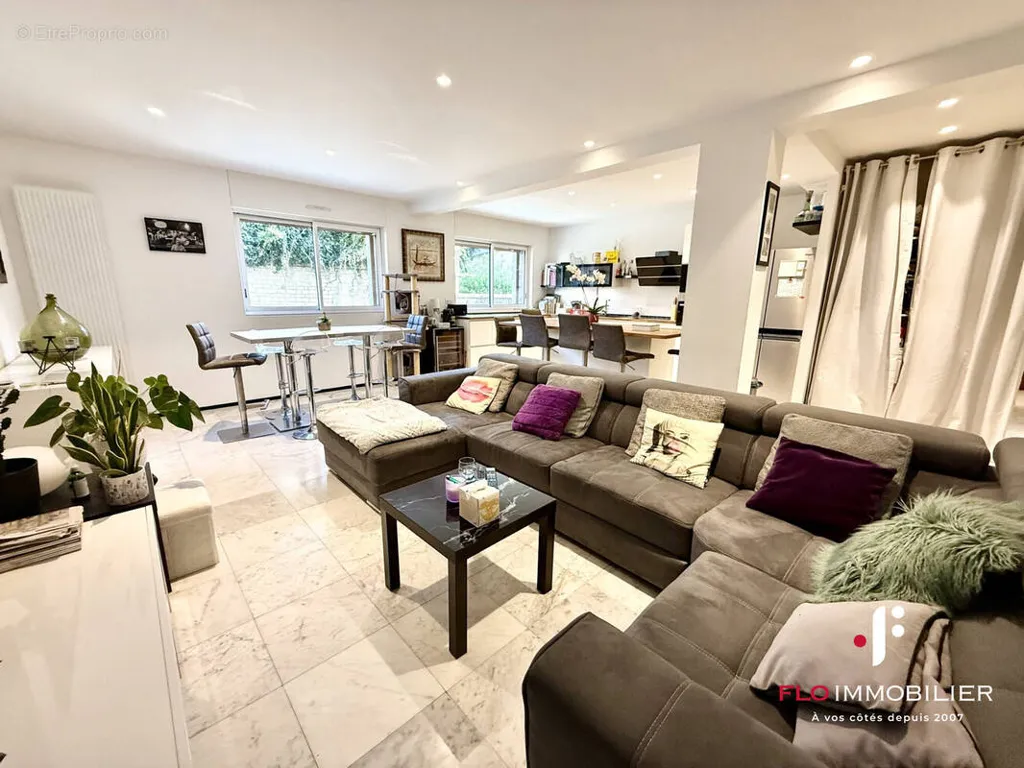 Séjour - Appartement Rénové avec Ascenseur à Caen