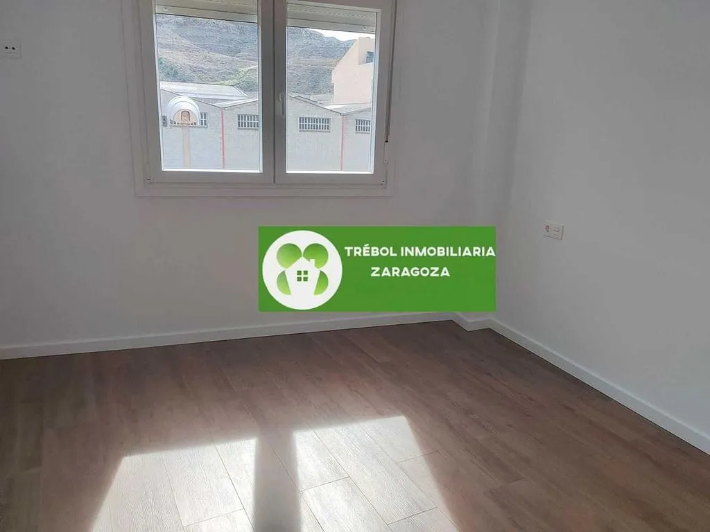 Toad - New-Build Apartment with Large Terrace in Cadrete