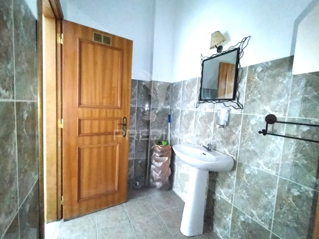 Vannitoad - Commercial Space with High Visibility in Belas