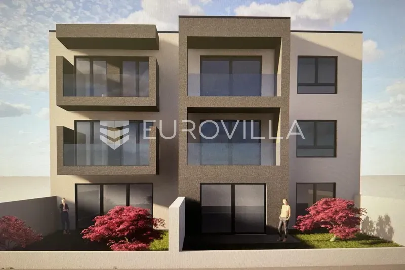 Five-Bedroom Apartment with Balcony in Osijek
