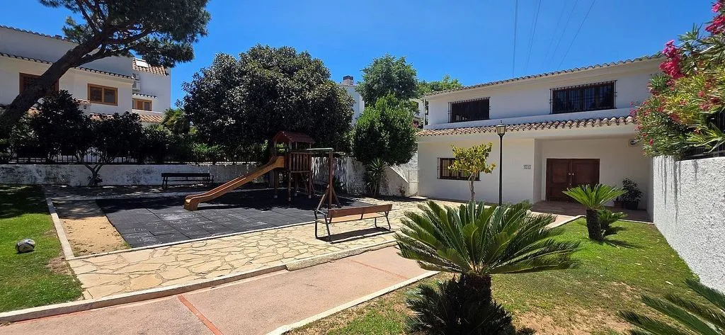 Aed - Semi-Detached House with Pool in Rocafort