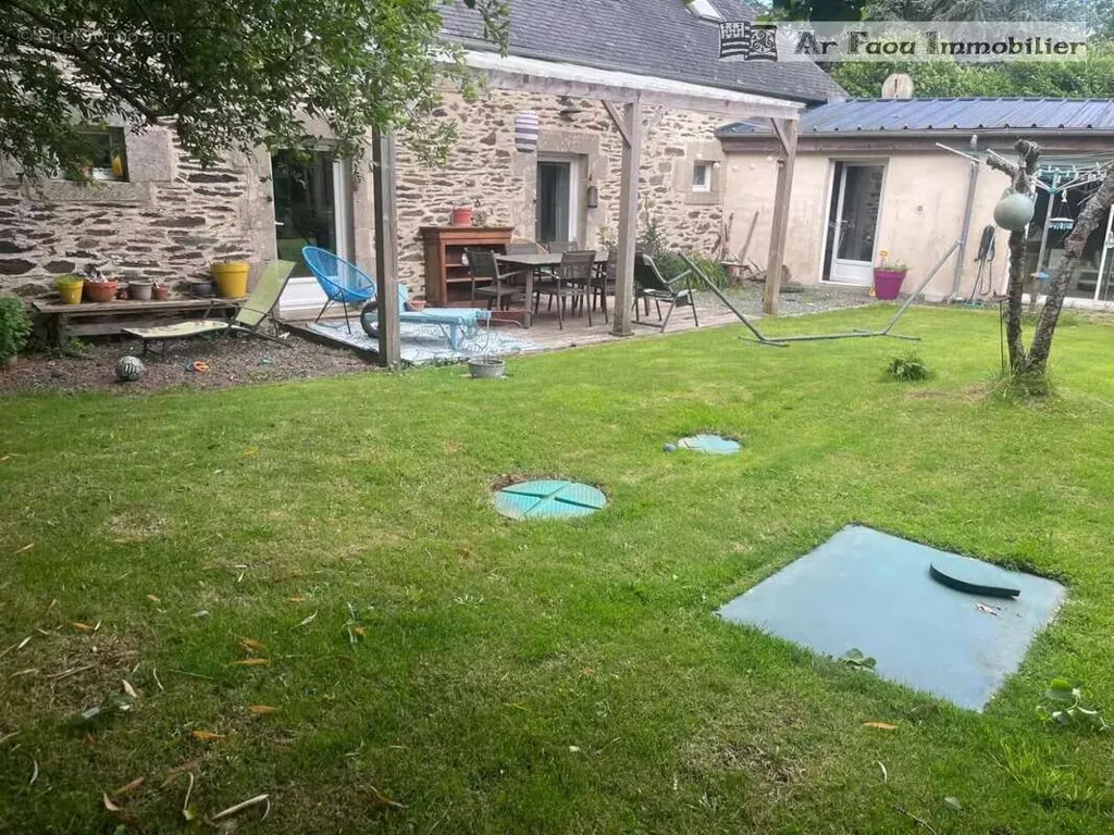 Aed - Charming Longère with Garden in Loperec