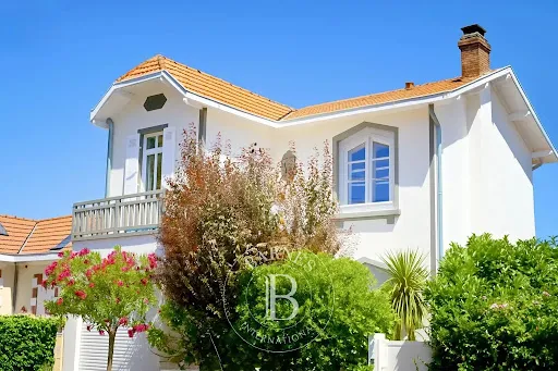 Extérieur - Maison de Luxe avec Piscine en Centre-Ville d'Arcachon
